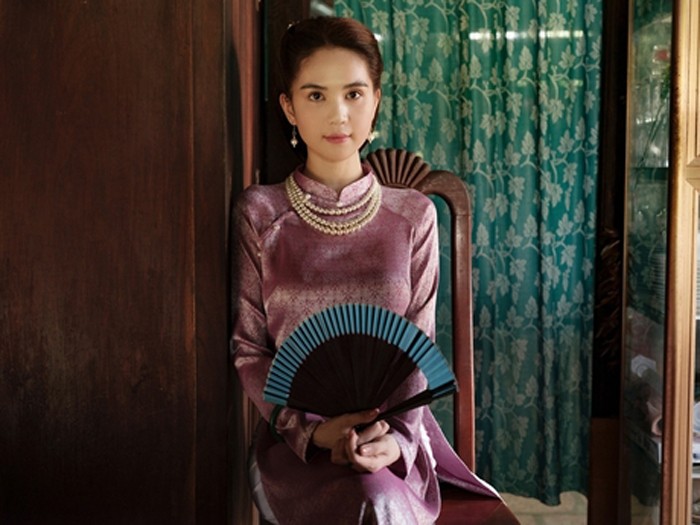 Mac ao dai, Ngoc Trinh van quyen ru “chet nguoi”-Hinh-6