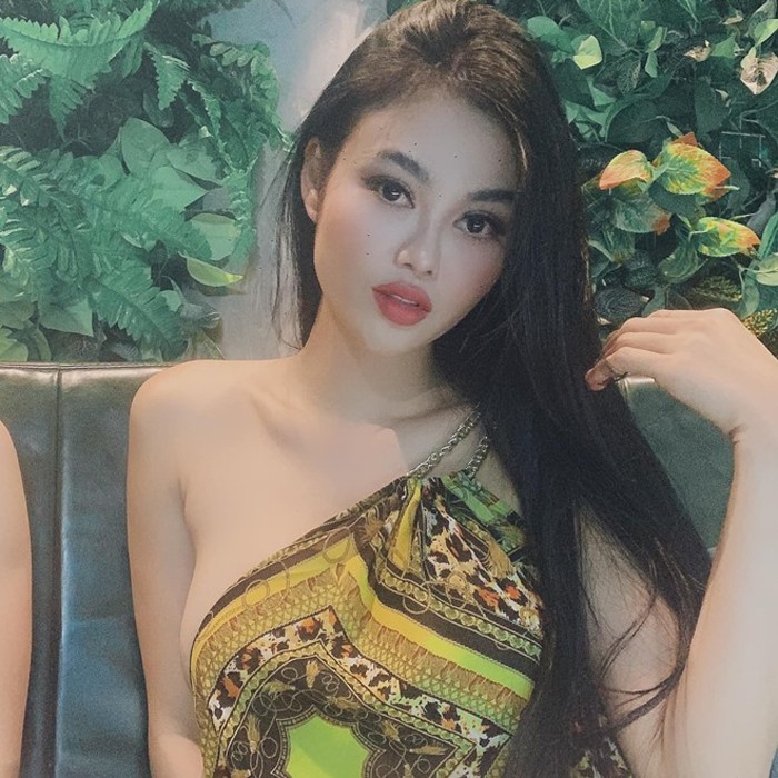 'Hoa hau an choi' Julia Ho co gu thoi trang sexy sieu cap