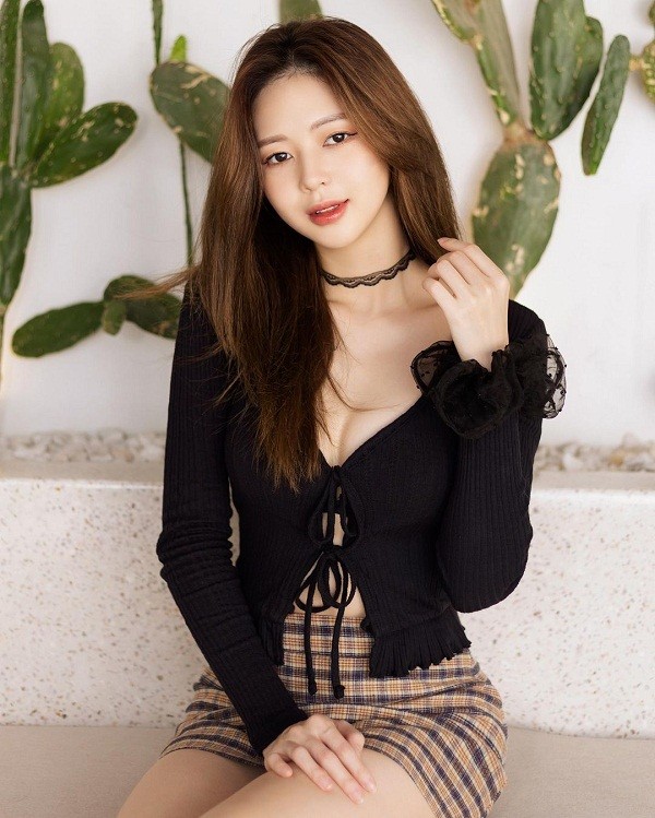 Jennie BLACKPINK khoe body sexy khi dien ao croptop-Hinh-10