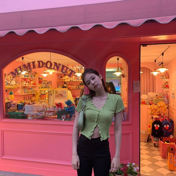 Jennie BLACKPINK khoe body sexy khi dien ao croptop