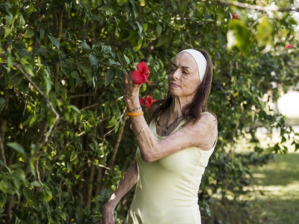 Sau bong nang, cuu hoa hau Carol Mayer tu tin khoe ve quyen ru-Hinh-3