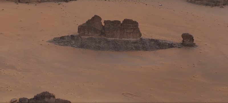 Bat ngo khoi da hinh con ca khong lo troi len giua sa mac Saudi-Hinh-7