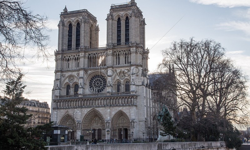 Nha tho Duc Ba Paris va bi mat chon giau tram nam-Hinh-4