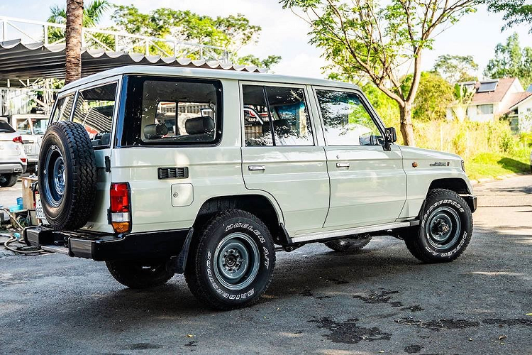 Tho Viet hoi sinh xac Toyota Land Cruiser nhu moi-Hinh-2