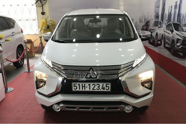 Mitsubishi Xpander bien 123.45 bi het gia 1,7 ty o Sai Gon