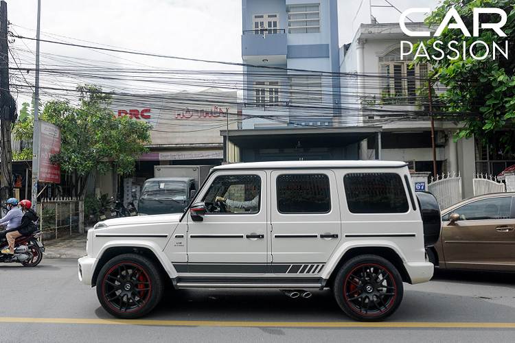 Dai gia Binh Duong chi hon 10 ty tau Mercedes-Benz G63 moi-Hinh-10