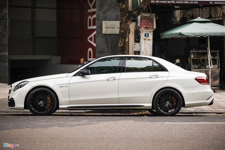 Can canh Mercedes-AMG E63S gia 7 ty dong-Hinh-5