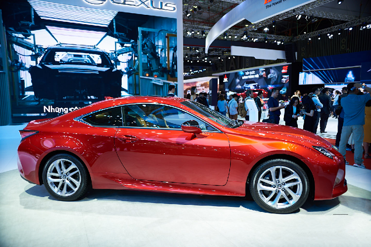 Cận cảnh xe sang Lexus RC 300 giá hơn 3 tỷ - Hình 3 Can canh xe sang Lexus RC 300 gia hon 3 ty-Hinh-3