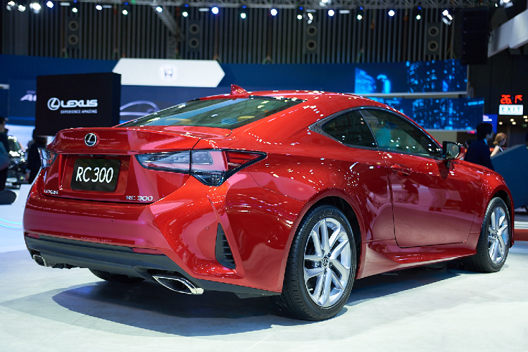 Cận cảnh xe sang Lexus RC 300 giá hơn 3 tỷ - Hình 5 Can canh xe sang Lexus RC 300 gia hon 3 ty-Hinh-5