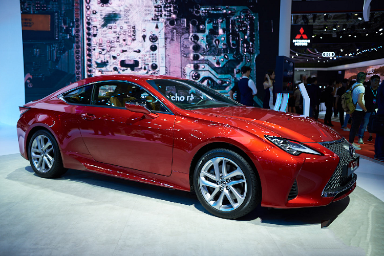 Cận cảnh xe sang Lexus RC 300 giá hơn 3 tỷ - Hình 6 Can canh xe sang Lexus RC 300 gia hon 3 ty-Hinh-6