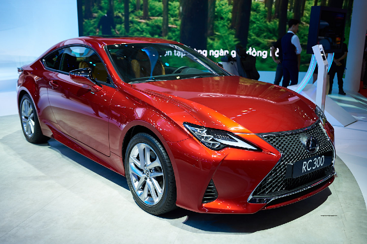 Cận cảnh xe sang Lexus RC 300 giá hơn 3 tỷ Can canh xe sang Lexus RC 300 gia hon 3 ty