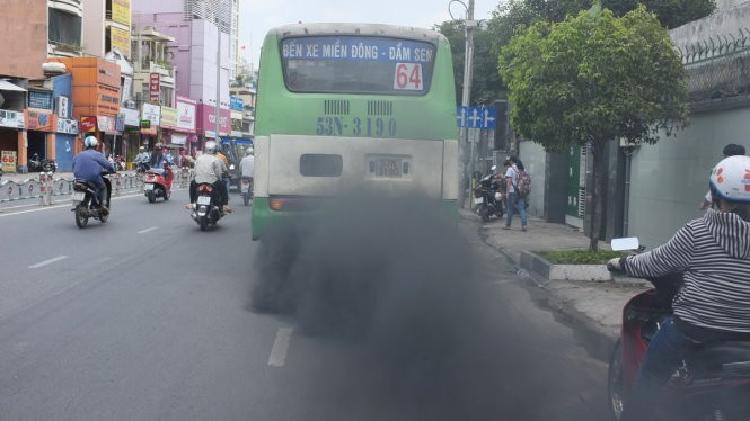 Nguoi di xe may can lam gi de tranh o nhiem khoi bui?-Hinh-5