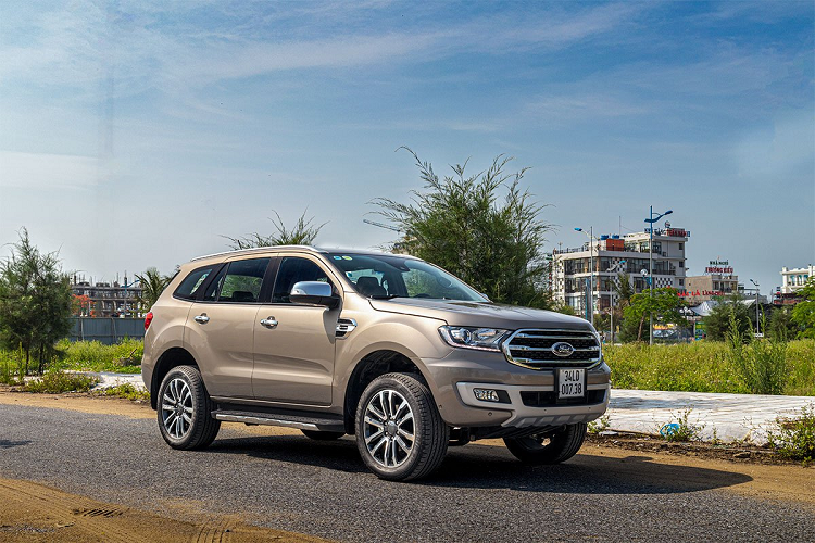 Toyota Fortuner va Ford Everest giam soc 100 trieu