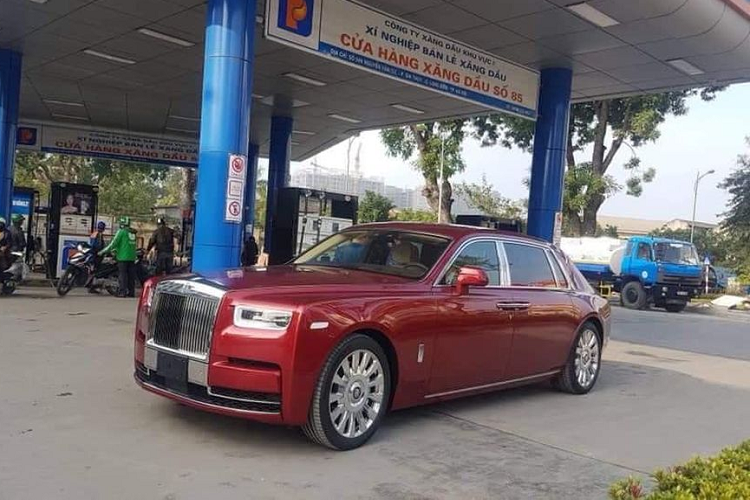 Ngam bo doi xe sieu sang Rolls-Royce Phantom VIII va Cullinan-Hinh-5