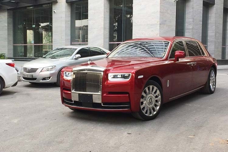 Ngam bo doi xe sieu sang Rolls-Royce Phantom VIII va Cullinan-Hinh-3