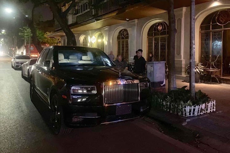 Ngam bo doi xe sieu sang Rolls-Royce Phantom VIII va Cullinan-Hinh-9