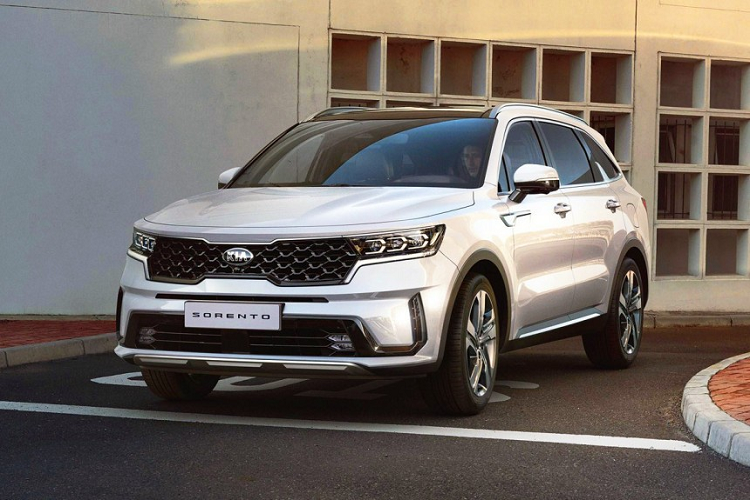 Can canh Kia Sorento 2021 duoc lot xac an tuong