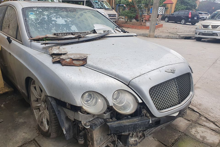 Xe sieu sang Bentley tien ty bi 'bo roi' tai Viet Nam