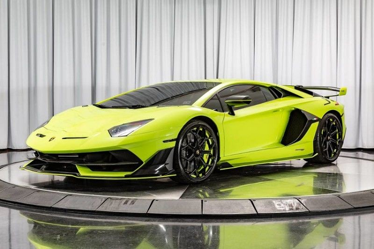 An tuong sieu xe Lamborghini Aventador SVJ son da quang-Hinh-2