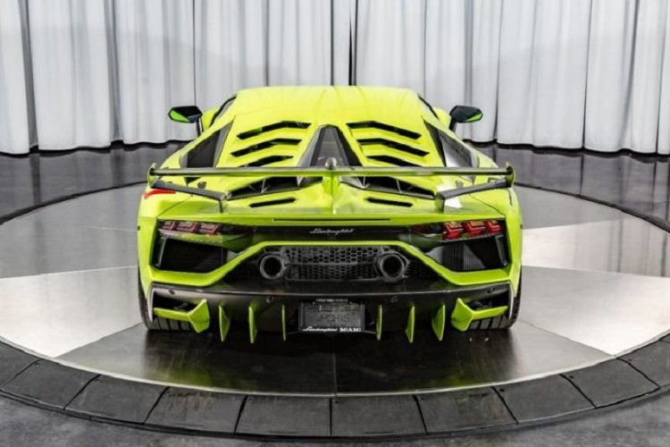 An tuong sieu xe Lamborghini Aventador SVJ son da quang-Hinh-7