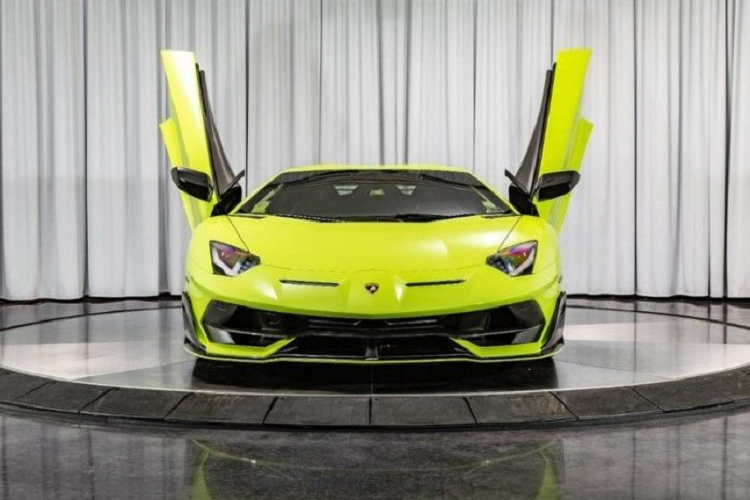 An tuong sieu xe Lamborghini Aventador SVJ son da quang