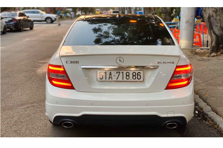 Soi xe Mercedes-Benz C300 AMG Plus chi 860 trieu o TP HCM-Hinh-7