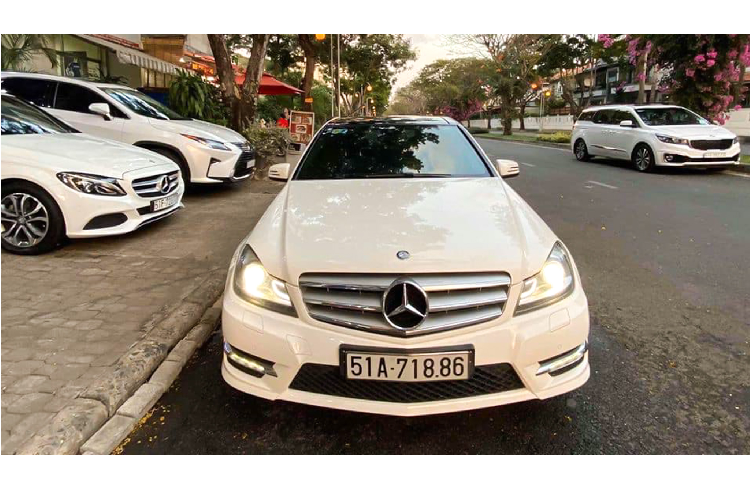 Soi xe Mercedes-Benz C300 AMG Plus chi 860 trieu o TP HCM-Hinh-8