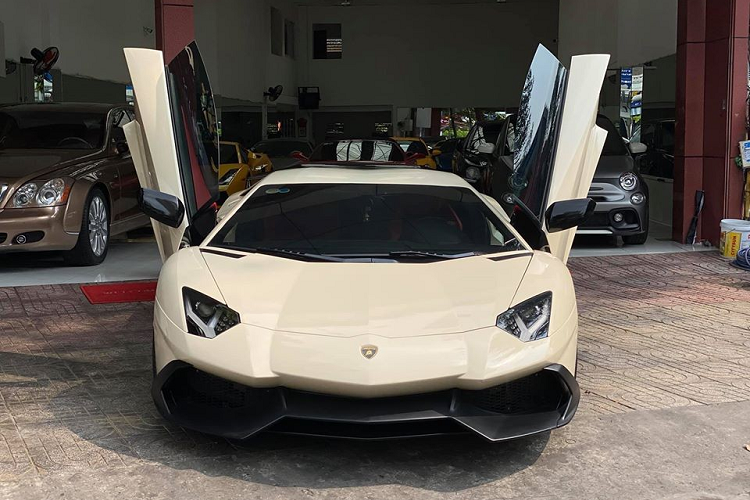 Dân chơi Bạc Liêu thay áo siêu xe Lamborghini Aventador hơn 20 tỷ - Hình 2 Dan choi Bac Lieu thay ao sieu xe Lamborghini Aventador hon 20 ty-Hinh-2