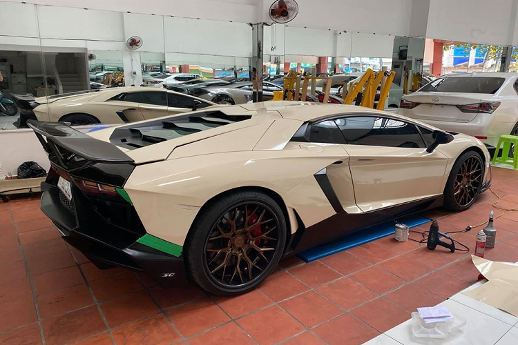 Dân chơi Bạc Liêu thay áo siêu xe Lamborghini Aventador hơn 20 tỷ - Hình 3 Dan choi Bac Lieu thay ao sieu xe Lamborghini Aventador hon 20 ty-Hinh-3