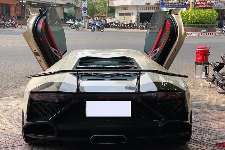 Dân chơi Bạc Liêu thay áo siêu xe Lamborghini Aventador hơn 20 tỷ - Hình 4 Dan choi Bac Lieu thay ao sieu xe Lamborghini Aventador hon 20 ty-Hinh-4