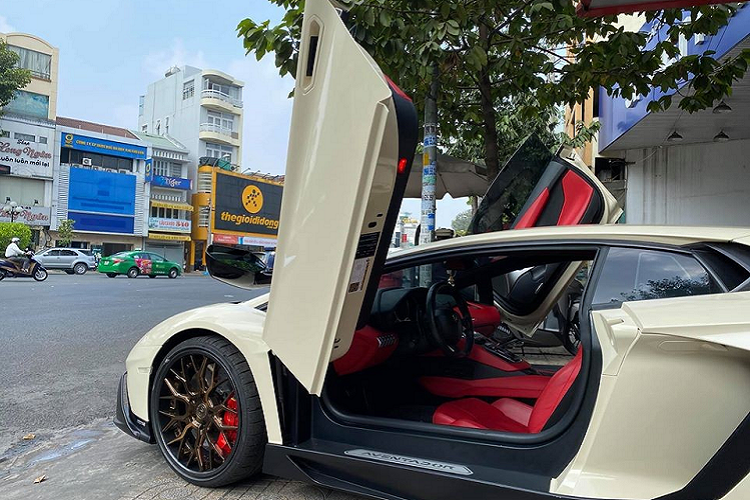 Dân chơi Bạc Liêu thay áo siêu xe Lamborghini Aventador hơn 20 tỷ - Hình 6 Dan choi Bac Lieu thay ao sieu xe Lamborghini Aventador hon 20 ty-Hinh-6