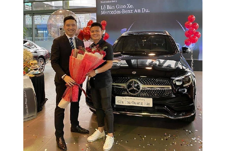 Can canh Mercedes-Benz GLC 300 gan 2,4 ty cua tien ve Quang Hai