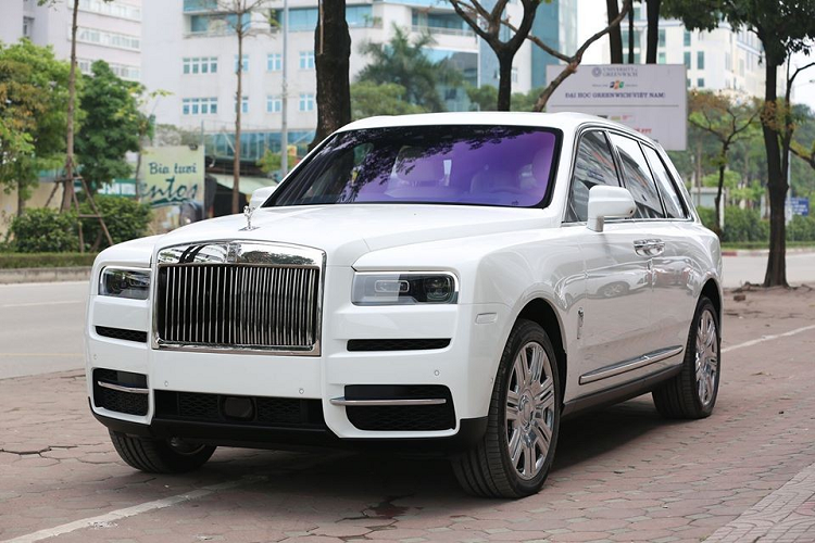 Rolls-Royce Cullinan hon 40 ty tren pho Ha Noi-Hinh-2