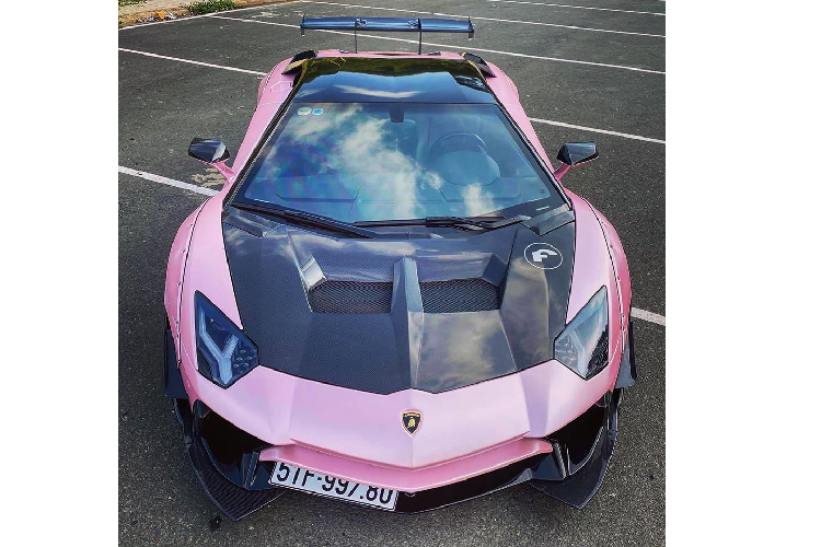 Dai gia thay 'ao' hong cho Lamborghini Aventador hon 20 ty