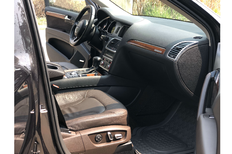 Sử dụng Audi Q7 gần 5 năm, đại gia Sài Gòn bay gần 2 tỷ - Hình 3 Su dung Audi Q7 gan 5 nam, dai gia Sai Gon bay gan 2 ty-Hinh-3