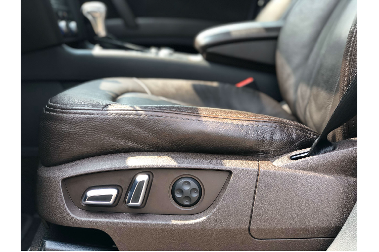 Sử dụng Audi Q7 gần 5 năm, đại gia Sài Gòn bay gần 2 tỷ - Hình 4 Su dung Audi Q7 gan 5 nam, dai gia Sai Gon bay gan 2 ty-Hinh-4