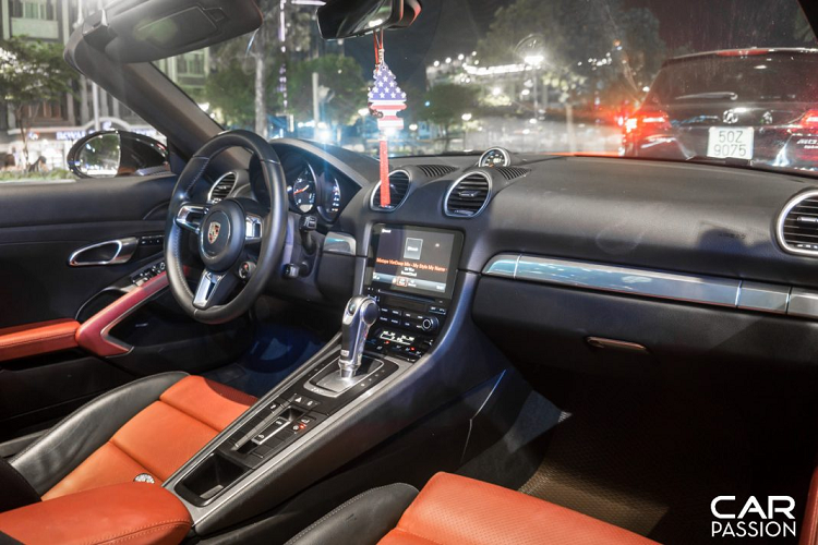 Dân chơi Sài thành chi 50 triệu dán cá Koi lên Porsche 718 Boxster - Hình 5 Dan choi Sai thanh chi 50 trieu dan ca Koi len Porsche 718 Boxster-Hinh-5