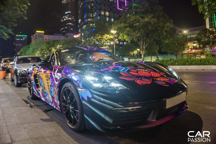 Dân chơi Sài thành chi 50 triệu dán cá Koi lên Porsche 718 Boxster - Hình 9 Dan choi Sai thanh chi 50 trieu dan ca Koi len Porsche 718 Boxster-Hinh-9