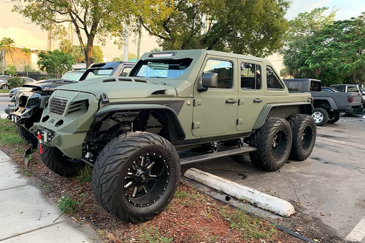 'Quái vật' 6 bánh Jeep Wrangler có giá khởi điểm 3,4 tỷ đồng - Hình 5 'Quai vat' 6 banh Jeep Wrangler co gia khoi diem 3,4 ty dong-Hinh-5
