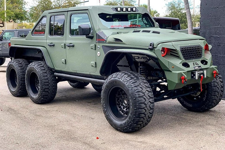 'Quái vật' 6 bánh Jeep Wrangler có giá khởi điểm 3,4 tỷ đồng - Hình 6 'Quai vat' 6 banh Jeep Wrangler co gia khoi diem 3,4 ty dong-Hinh-6