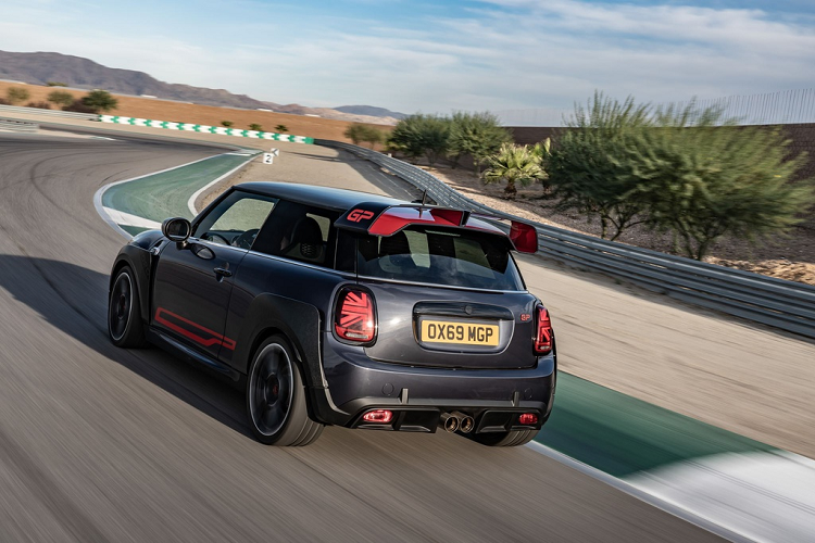 Mini John Cooper Works GP cực đẹp có giá gần 3 tỷ đồng tại Thái - Hình 2 Mini John Cooper Works GP cuc dep co gia gan 3 ty dong tai Thai-Hinh-2