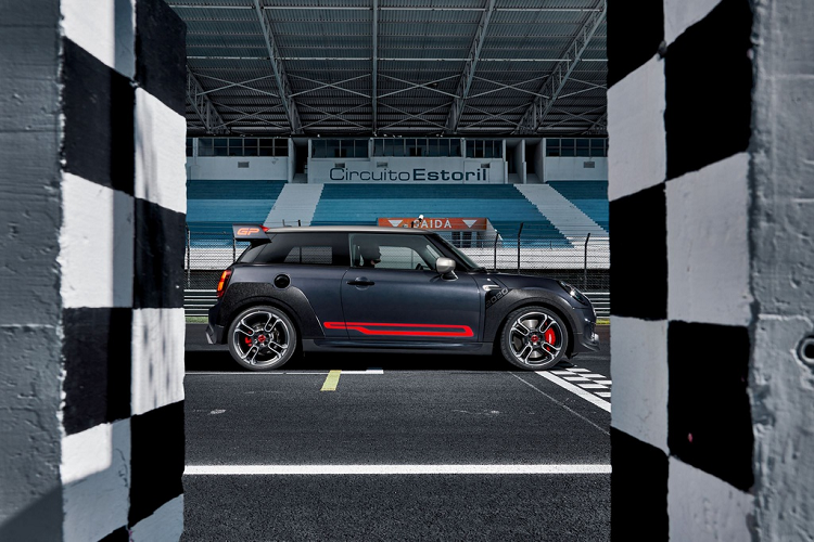Mini John Cooper Works GP cực đẹp có giá gần 3 tỷ đồng tại Thái - Hình 4 Mini John Cooper Works GP cuc dep co gia gan 3 ty dong tai Thai-Hinh-4