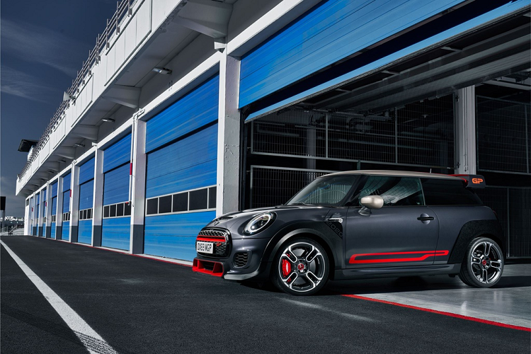 Mini John Cooper Works GP cực đẹp có giá gần 3 tỷ đồng tại Thái - Hình 5 Mini John Cooper Works GP cuc dep co gia gan 3 ty dong tai Thai-Hinh-5