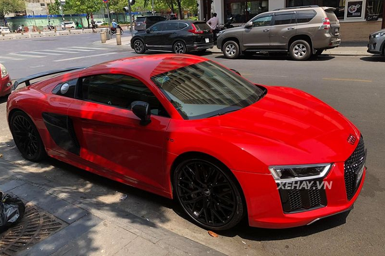 Can canh sieu xe Audi R8 V10 Plus do ruc duoi nang Sai thanh