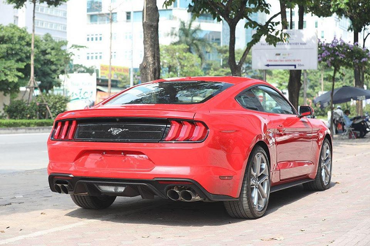 Ford Mustang 55th Edition dep khong ty vet hon 3 ty dong-Hinh-2