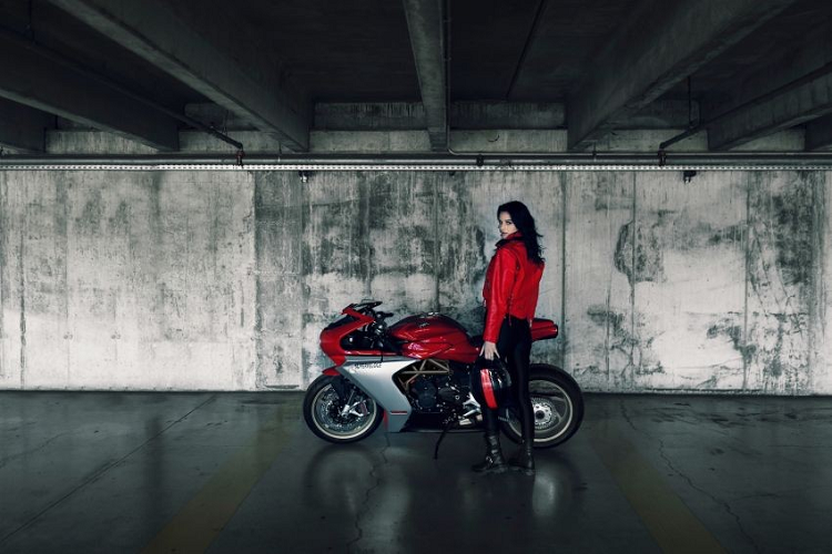 Ngam sieu moto MV Agusta Superveloce Ottocento tu 505 trieu dong-Hinh-4