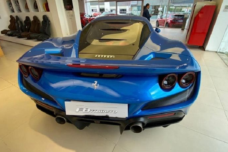 Ngam Ferrari F8 Tributo hon 30 ty sap ve Viet Nam-Hinh-2