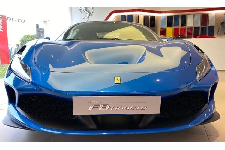 Ngam Ferrari F8 Tributo hon 30 ty sap ve Viet Nam