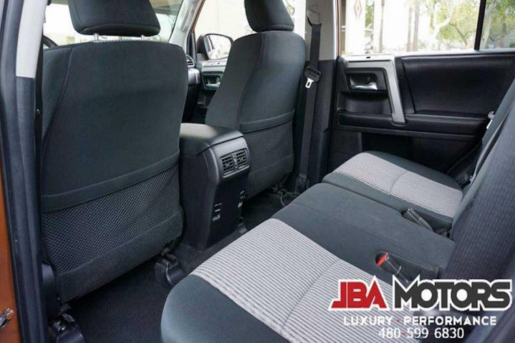 Cận cảnh Toyota 4Runner 2016 bọc giáp hầm hố chỉ 840 triệu - Hình 5 Can canh Toyota 4Runner 2016 boc giap ham ho chi 840 trieu-Hinh-5