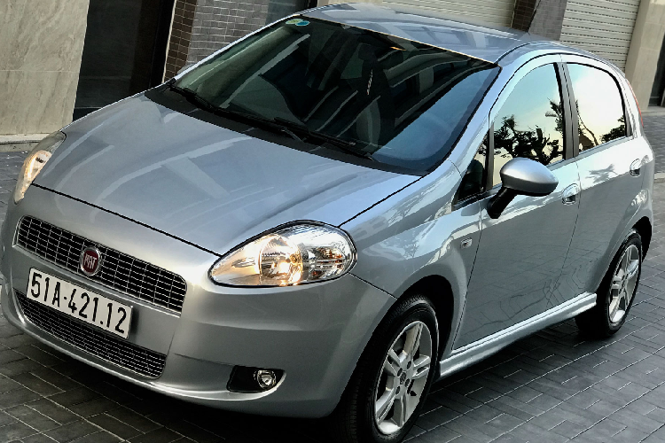 Cua la Fiat Grande Punto gia re 'giat minh' chi 360 trieu